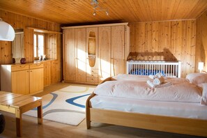 4 bedrooms, free WiFi