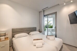 2 bedrooms, in-room safe, iron/ironing board, free WiFi