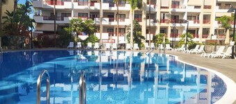 Un dormitorio, Terraza, wifi, Vista Piscina, Parking, a 600 mt del Mar