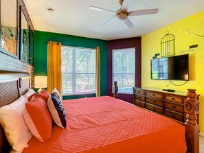 5 Schlafzimmer, Schreibtisch, Bügeleisen/Bügelbrett, Reisekinderbett