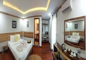 Minibar, desk, laptop workspace, free WiFi - DG Royal Resort (Koh Rong)