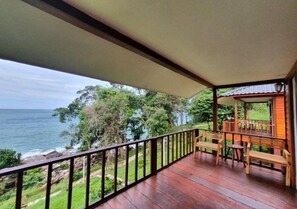 Minibar, desk, laptop workspace, free WiFi - DG Royal Resort (Koh Rong)