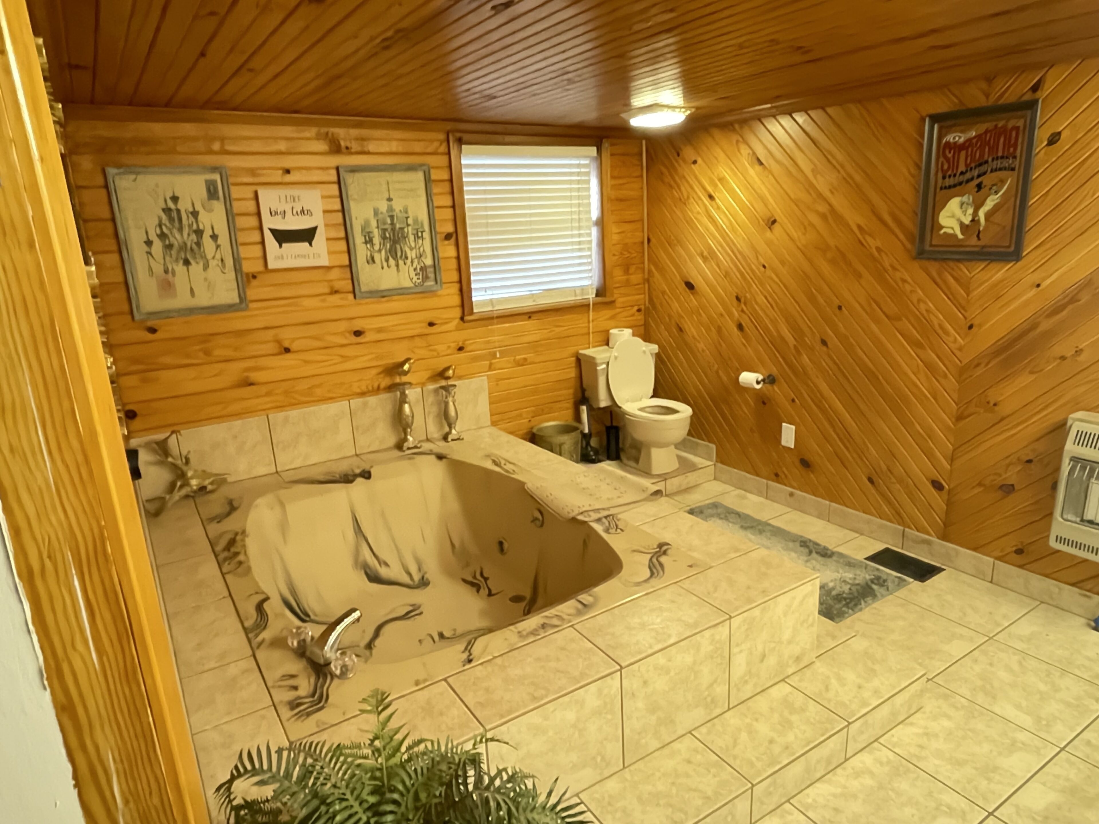 Ensemble douche/baignoire, serviettes fournies, papier toilette