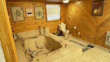 Duschwanne, Handtücher, Toilettenpapier