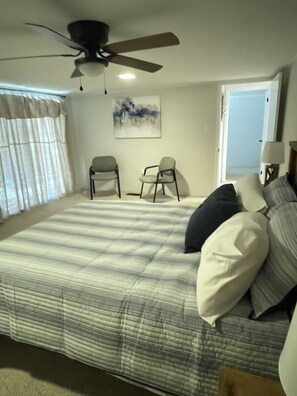 3 bedrooms, free WiFi, bed sheets - Spacious 3 br home with large covered deck (Batesville)