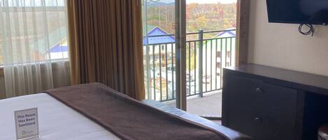 2 chambres, coffres-forts dans les chambres, fer et planche à repasser