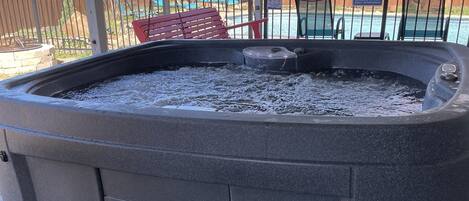 Tina de hidromasaje al aire libre