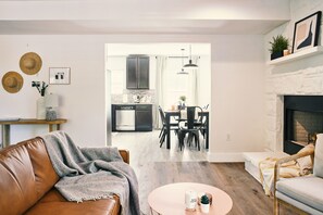 Smart TV, fireplace - Hill Country Farmhouse Near Canyon Lake + Wineries (Fischer)