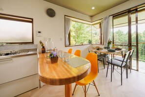 Basic-Villa | Eigene Küche | Kühlschrank, Mikrowelle, Herdplatte, Wasserkocher mit Kaffee-/Teezubehör