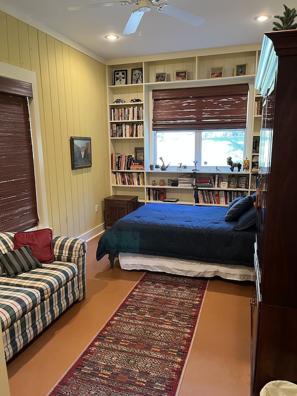 3 chambres, bureau, fer et planche à repasser, accès au Wi-Fi (inclus)