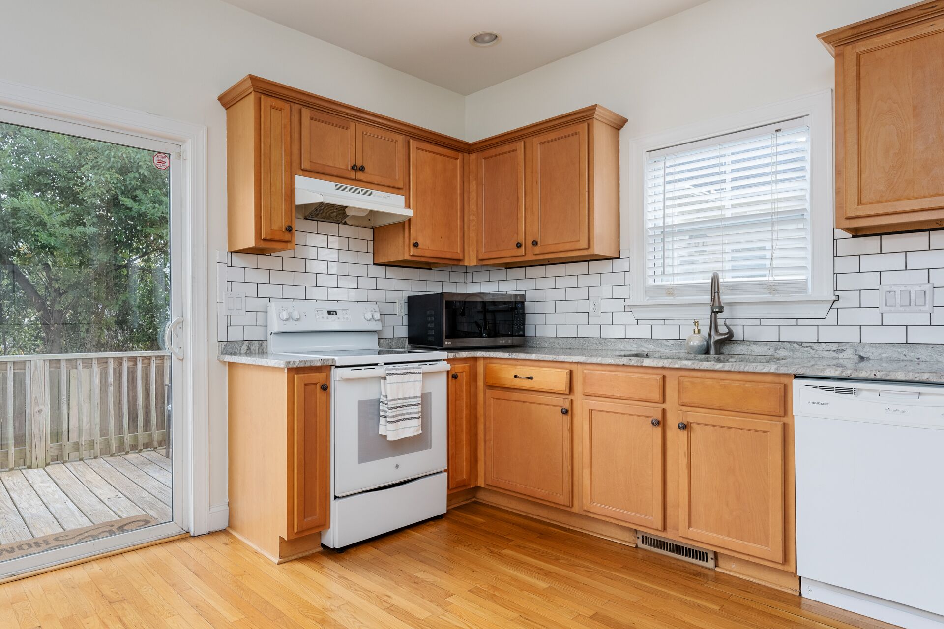 ثلاجة، ميكروويف، فرن، موقد طهي مسطح