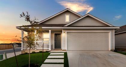 Lackland AFB and Sea World! Movie theatre and Gym