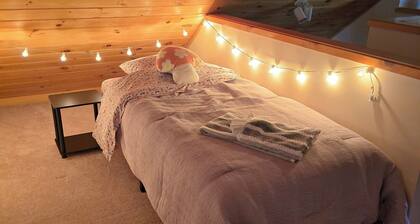 4b2b true Log retreat in the heart of the Whites