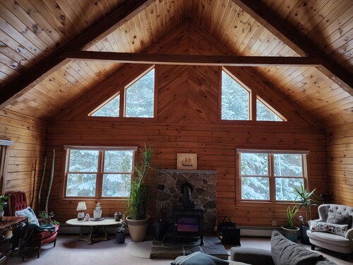 4b2b true Log retreat in the heart of the Whites