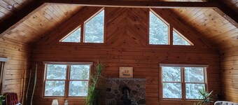 4b2b true Log retreat in the heart of the Whites