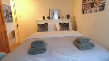 2 bedrooms, iron/ironing board, WiFi, bed sheets