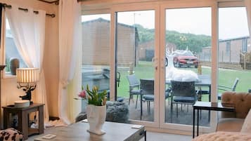 Télévision, cheminée, chaßne hi-fi