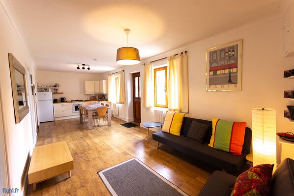 Stereo - House - Sleeps 6 - Parking - Garden (Gorron)