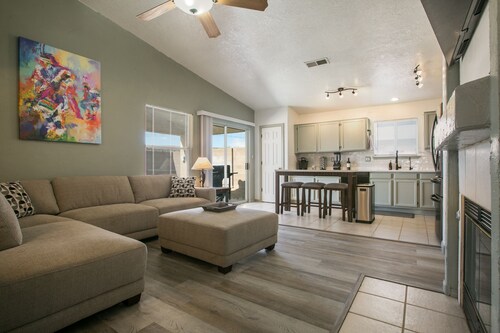 Casa Chiliwood - Short Walk to Petroglyphs / Taylor Ranch