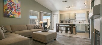 Casa Chiliwood - Short Walk to Petroglyphs / Taylor Ranch