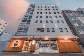 Front of property - Hotel Palace Gyeongju (Gyeongju)