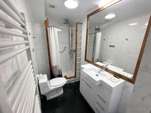 Shower, towels