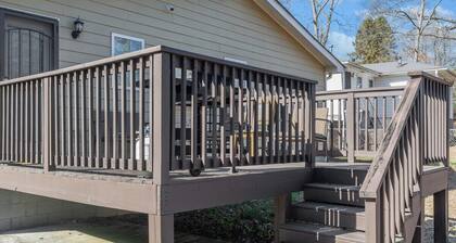 This house is a 3 bedrooms, 2 bathrooms, located in Atlanta, GA.