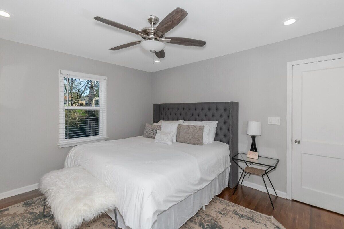 3 slaapkamers, een strijkplank/strijkijzer, gratis wifi, beddengoed