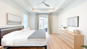 4 camere, una scrivania, ferro/asse da stiro, culla da viaggio