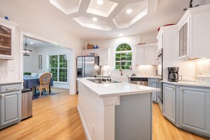 Fridge, microwave, oven, stovetop - Shoreside Oasis - Amazing Views & Spacious 5BR 4BA (Mooresville)