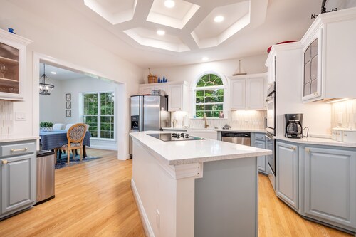 Shoreside Oasis | Amazing Views & Spacious 5BR 4BA