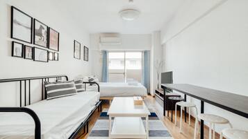 Meja kerja dan Wi-Fi gratis