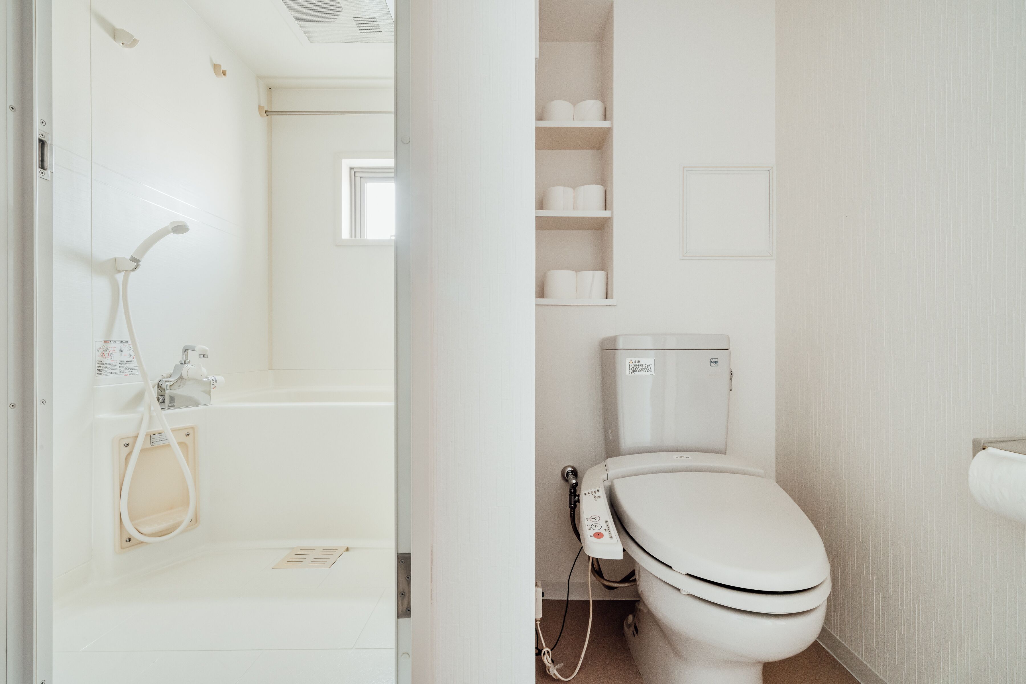 Design Loft | Bathroom | Combined shower/tub, free toiletries, hair dryer, slippers