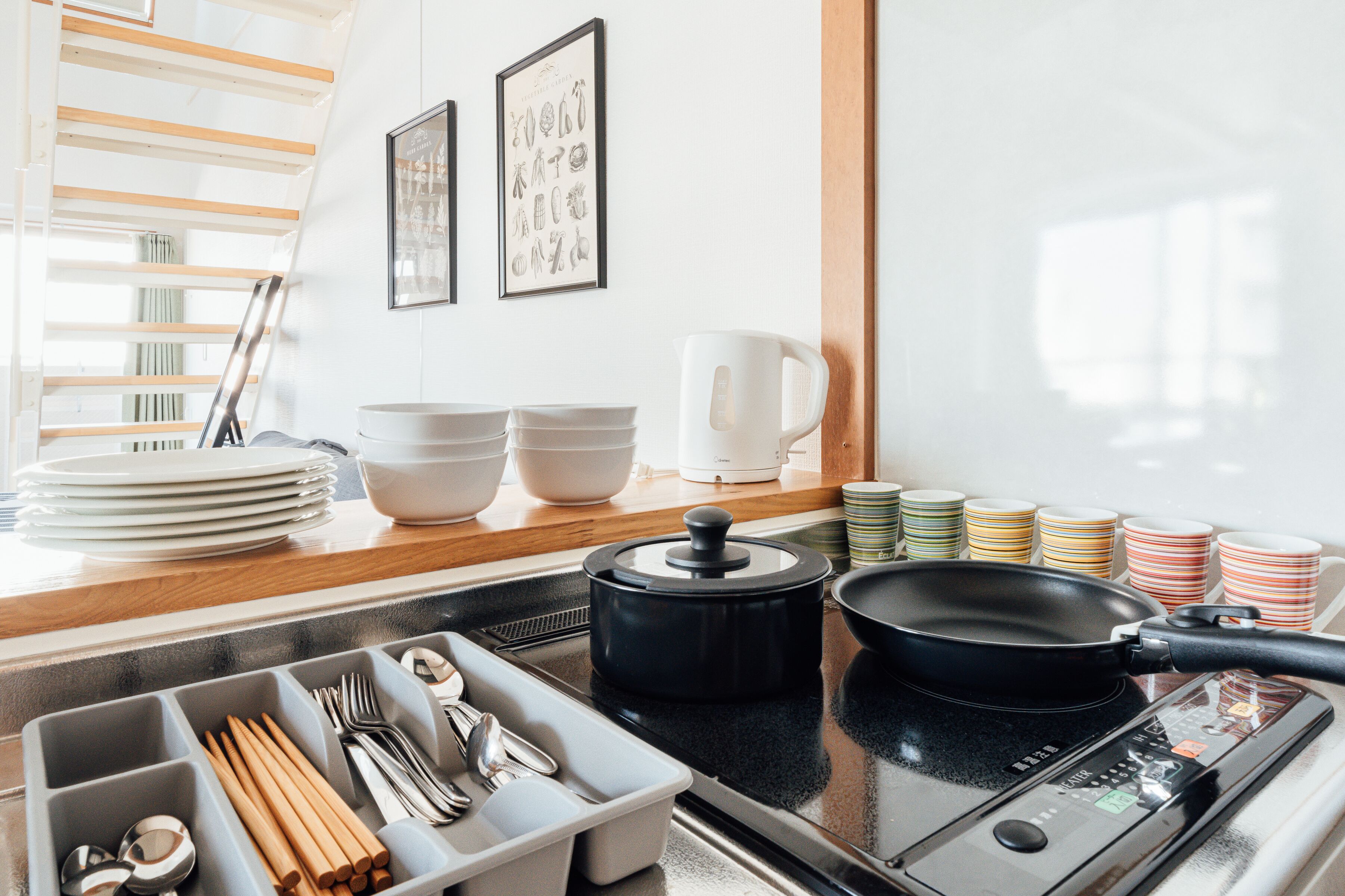 Design Loft | Private kitchen | Full-sized fridge, microwave, stovetop, cookware/dishes/utensils