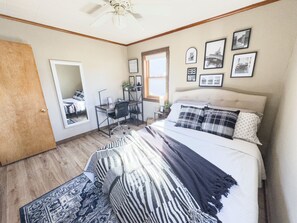 3 habitaciones, escritorio, tabla de planchar con plancha y wifi gratis 
