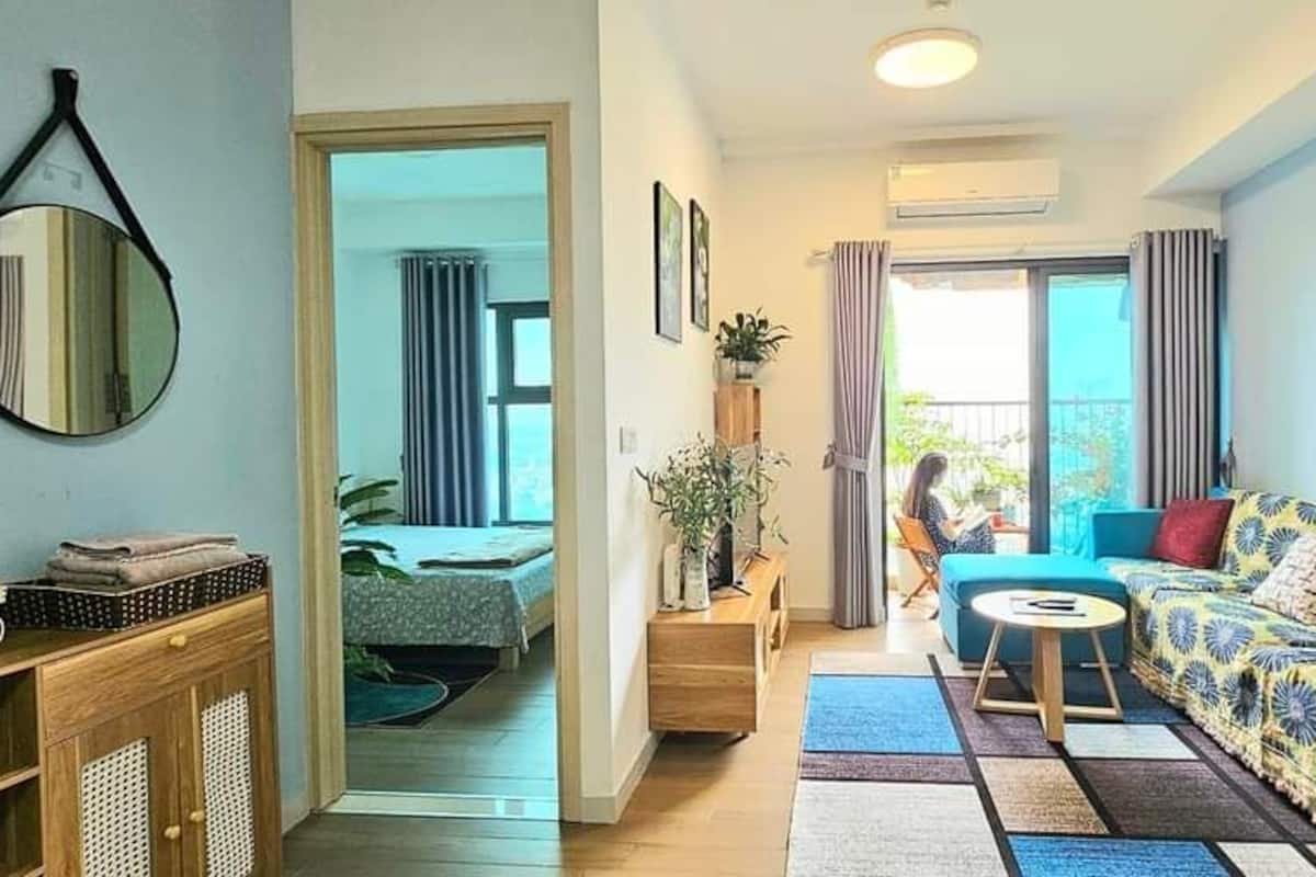Business Apartment | Ruang tamu | 47 inci televisyen skrin rata dengan kabel, TV