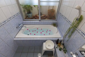 Bathroom - Laulea YAKA (Kin)