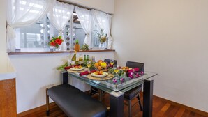 In-room dining - Laulea YAKA (Kin)