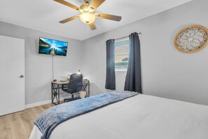 3 bedrooms, desk, iron/ironing board, free WiFi - Beautiful Jacksonville Bungalow Centrally Located (Jacksonville)