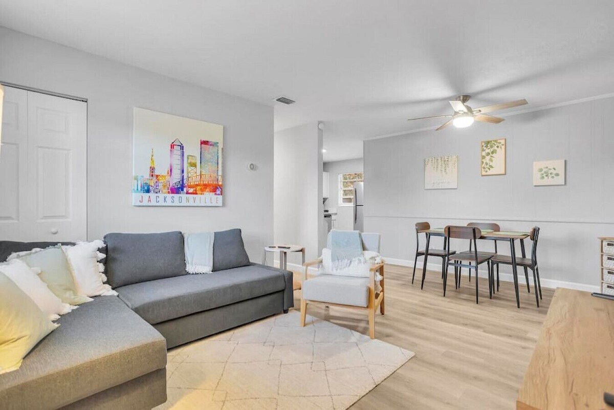 Beautiful Jacksonville Bungalow Centrally Located