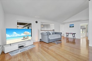 Smart TV, computer monitors