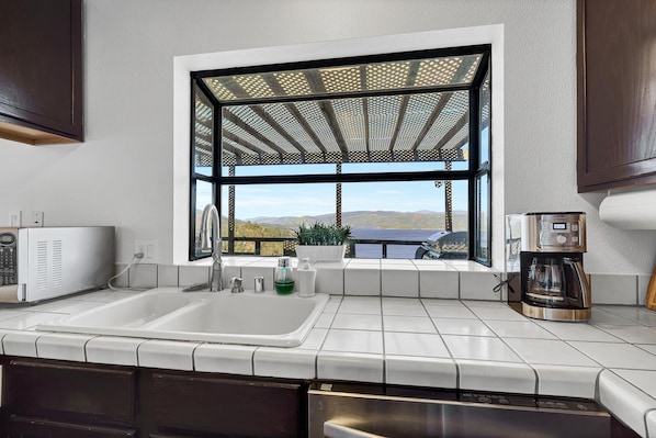 冰箱、微波炉、烤箱、炉灶