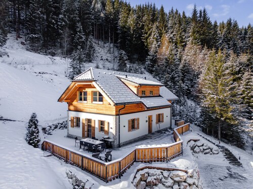Detached chalet with sauna near the ski lift