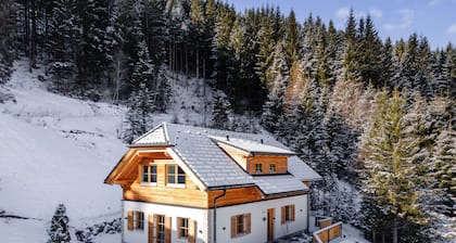 Detached chalet with sauna near the ski lift