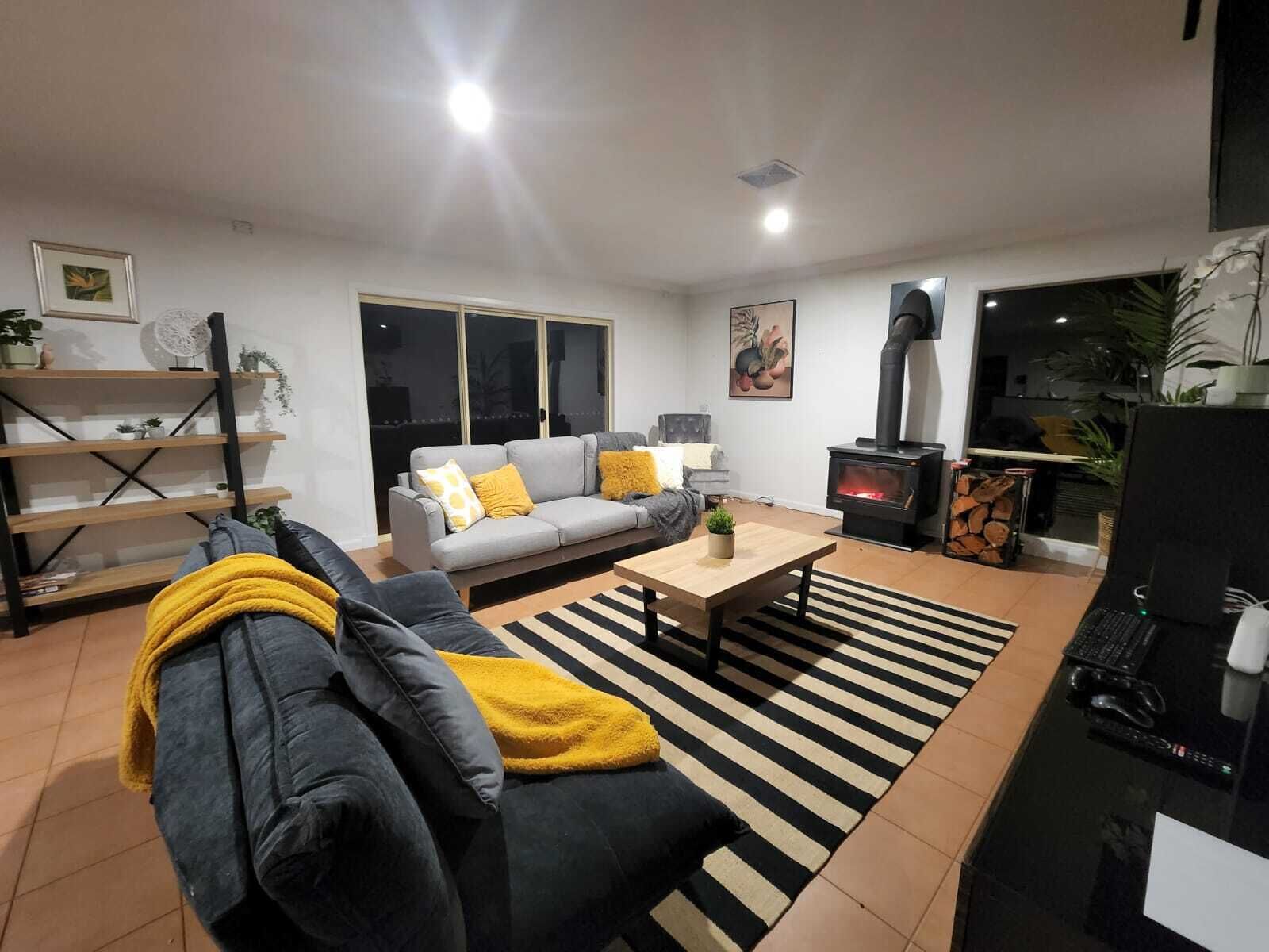 Smart TV, chimenea y videojuegos 