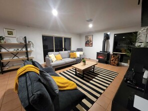 Älytelevisio, takka, videopelejä