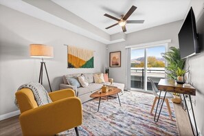 Televisión y oficina 