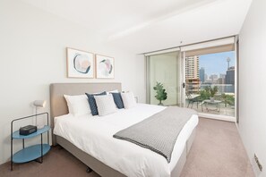 1 bedroom, iron/ironing board, WiFi, bed sheets - Darlinghurst - DH707 Victoria Street - 1BR with Iconic Harbour Views Balcony in Top of the Town Potts Point (Darlinghurst)