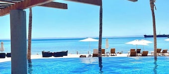 Quinta with ocean and golf course panoramic views