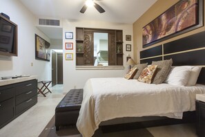 3 camere, una cassaforte in camera, una scrivania, ferro/asse da stiro